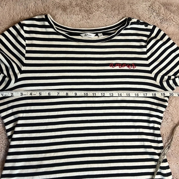 Cute striped tee with embroidered “amour” in red - Picture 3 of 6